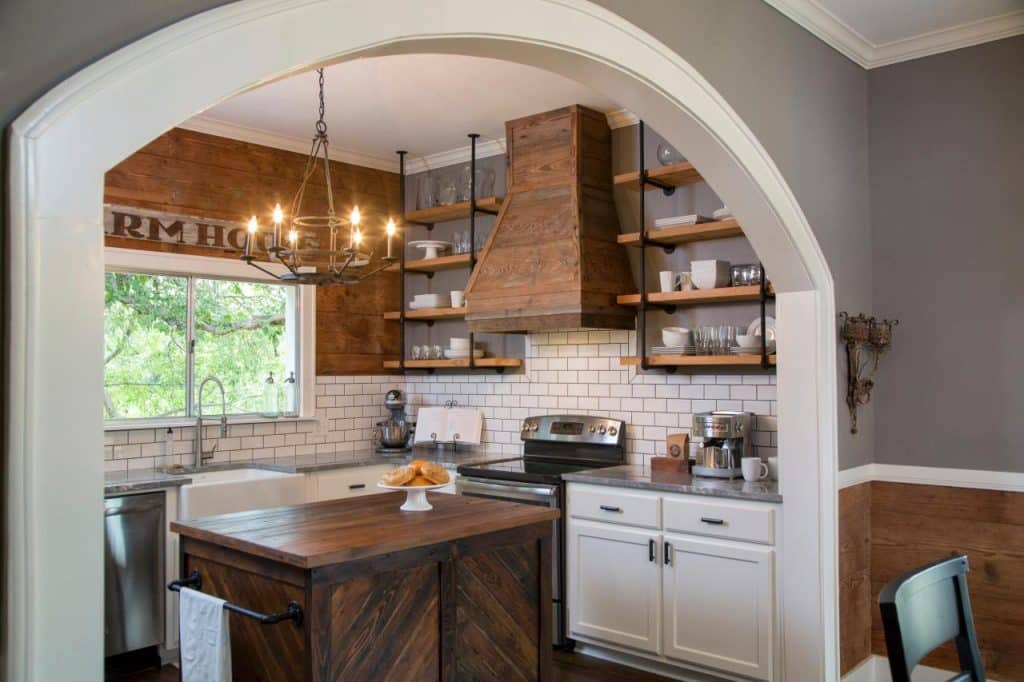 Kitchen Wide Arched Doorway