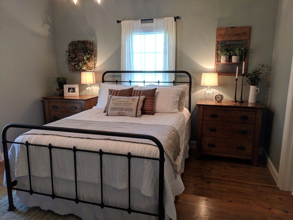 Country-style Wood Dresser