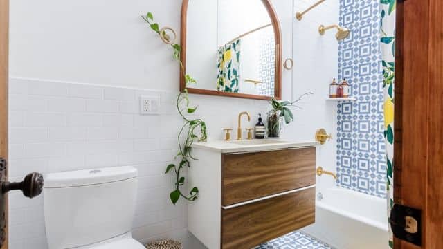 Bathroom a Tropical Feel