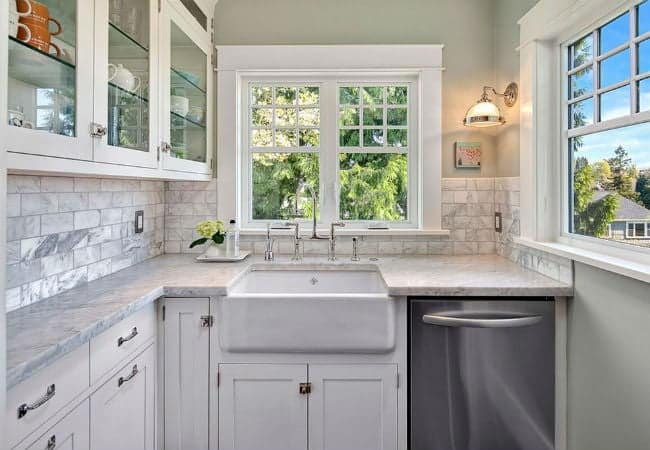  butler's pantry is fitted sink