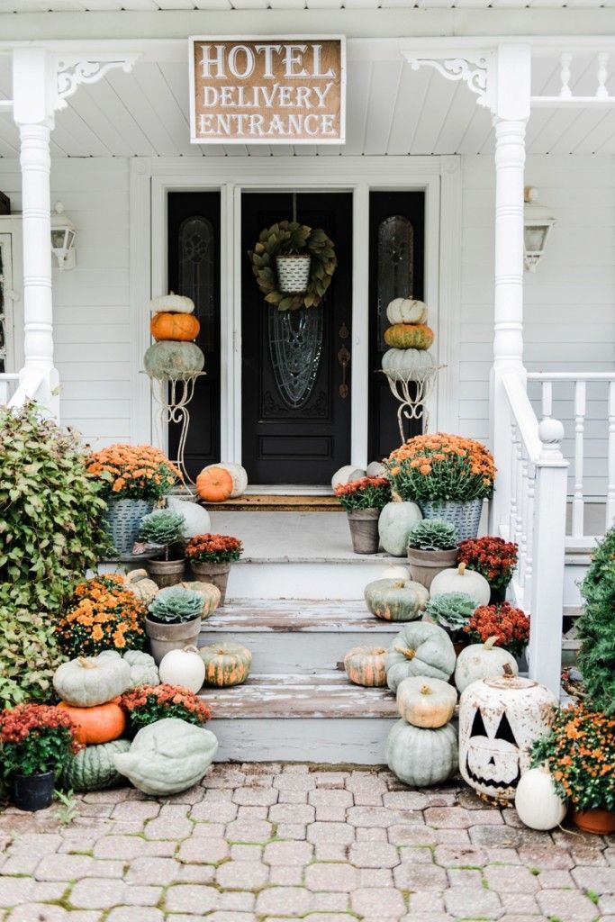 Farmhouse Entrance Fall