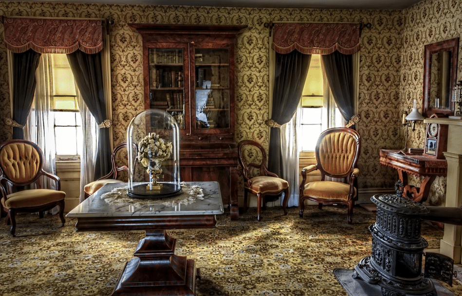 Displaying 17th-Century Wallpaper