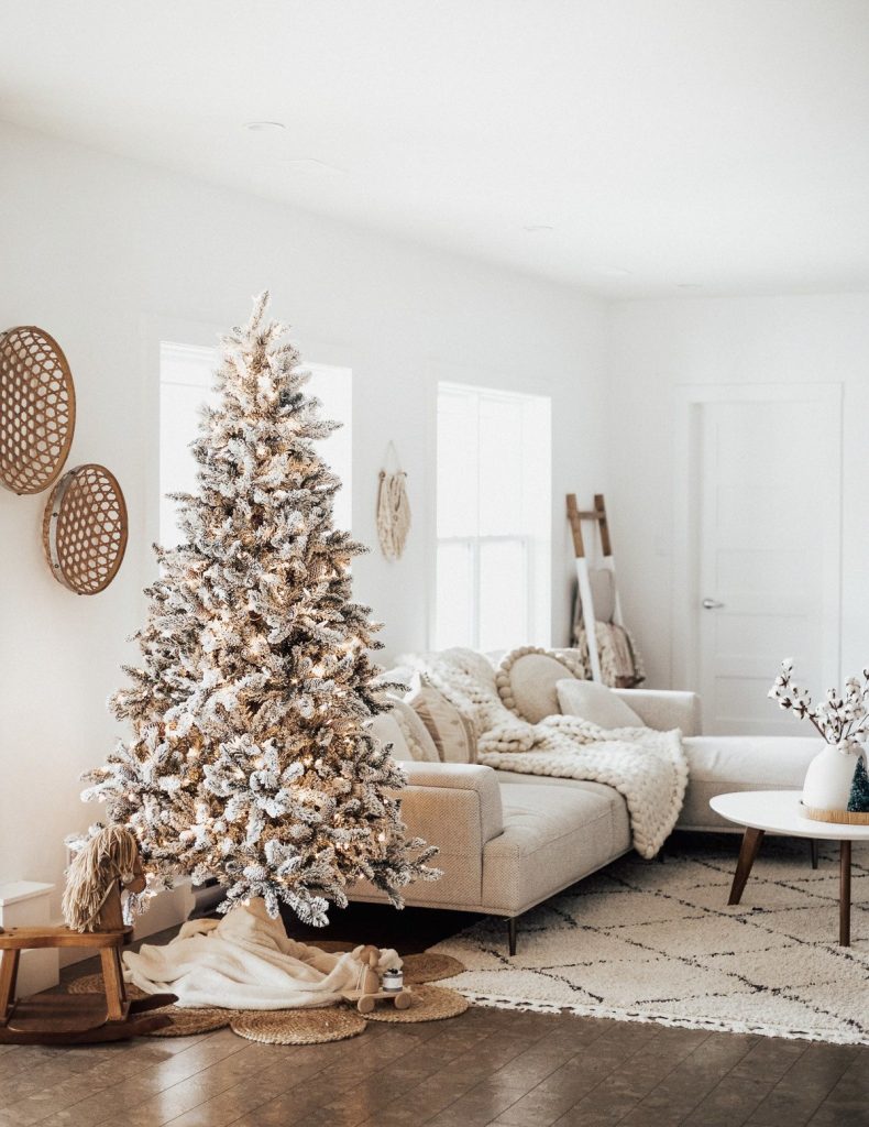 neutral christmas decor