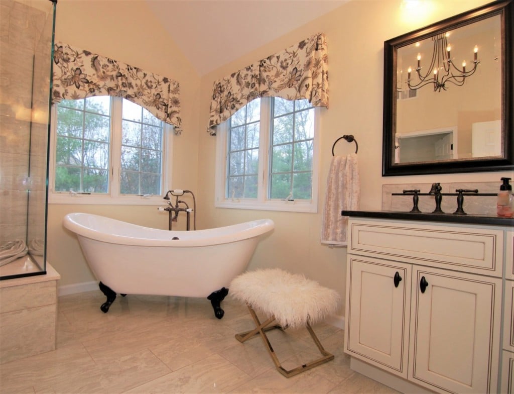 Which Fabrics Are Popular in French Country Bathroom Decors