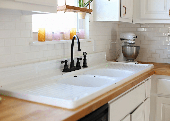 Farmhouse Kitchen Vintage Backsplash and Sinks