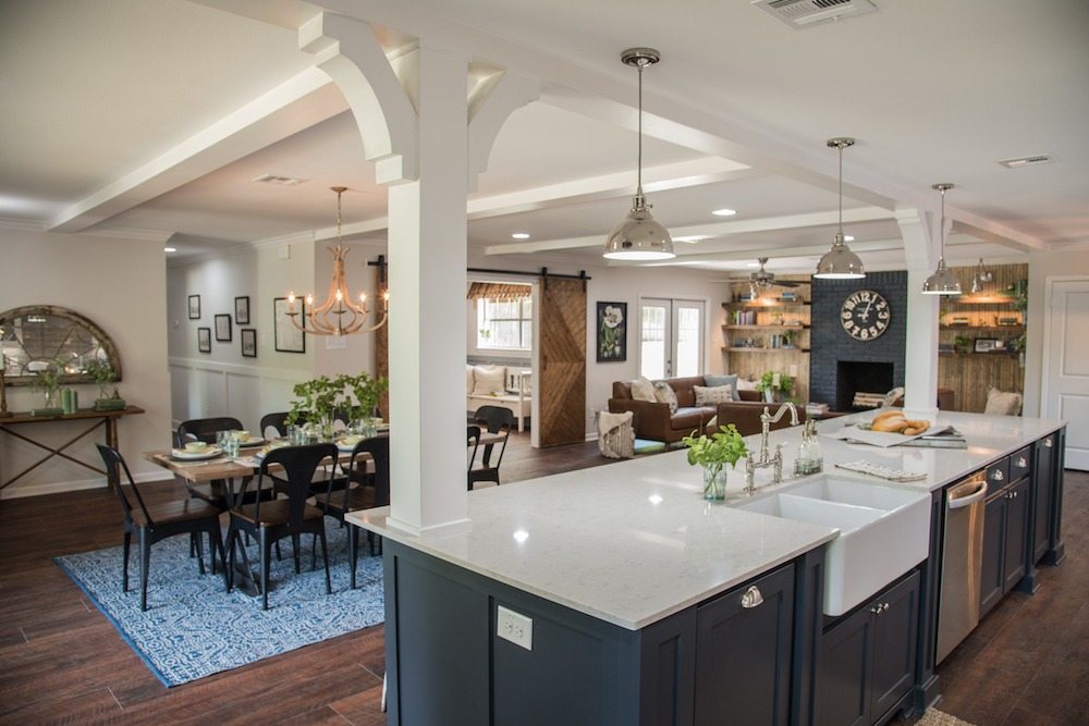 How to incorporate a dining area into an open kitchen-living room design