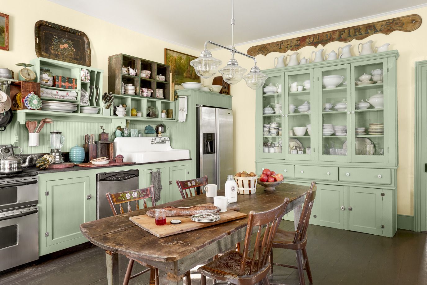 What Are Some Eco-Friendly Farmhouse Kitchen Decor Ideas