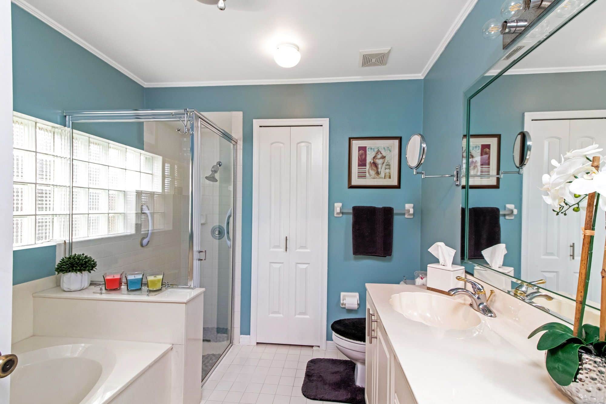 How to Maintain a Dark Green Bathroom