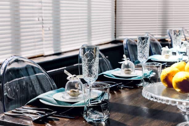 Private dining - Table Setting with Flowers Candles and Crystal Glass