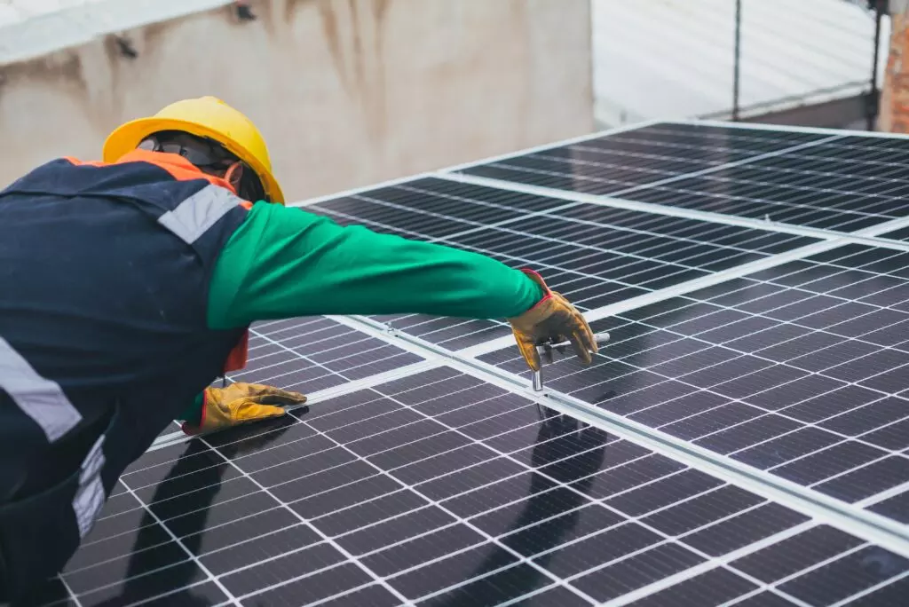 Signs Your Solar Panels Need Repairs: How to Identify Problems