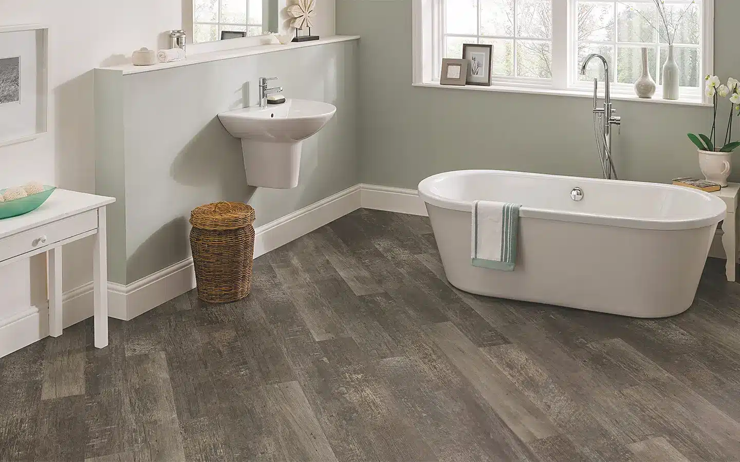 Advantages of LVT Flooring for Bathroom