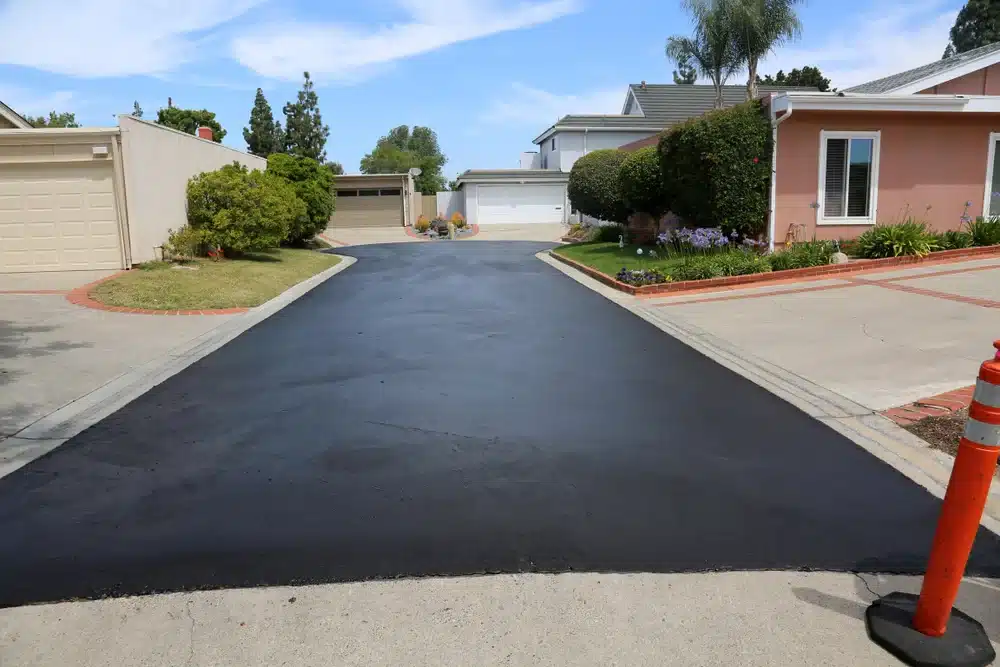 How Asphalt Paving Enhances Curb Appeal and Durability