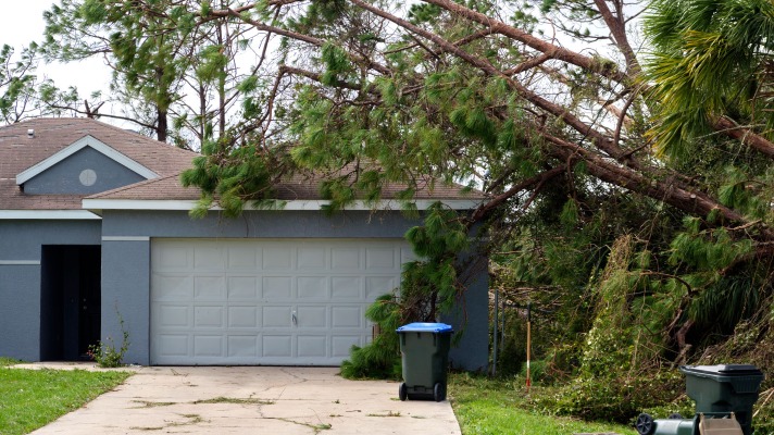 Understanding the Risks: Earthquakes and Garage Doors