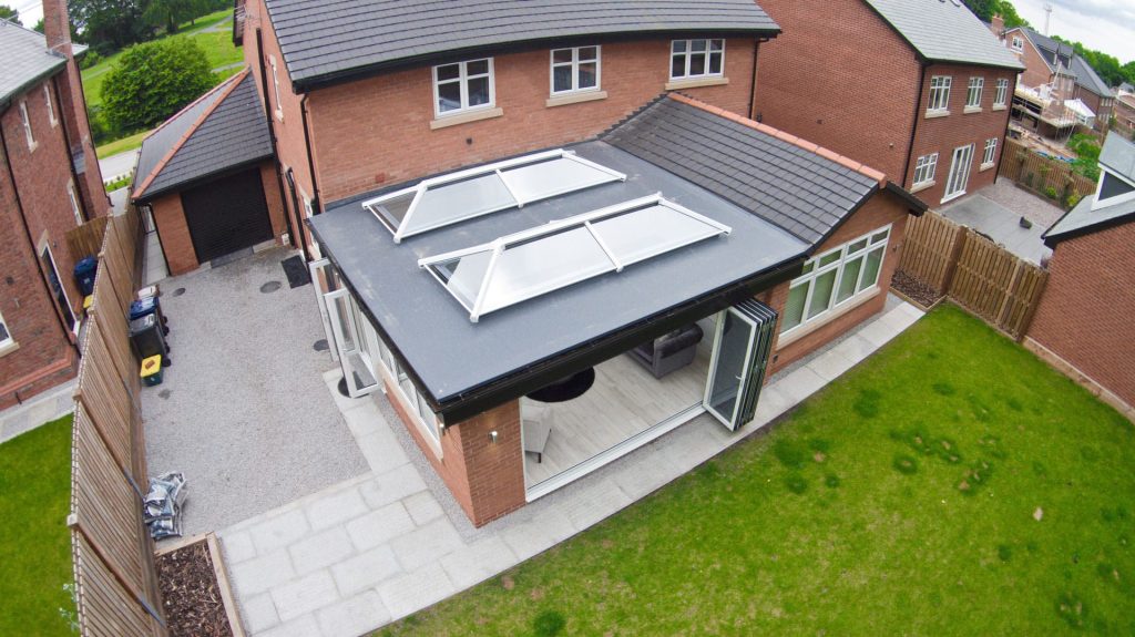 What’s the Difference Between a Flat Roof and a Pitched Roof?